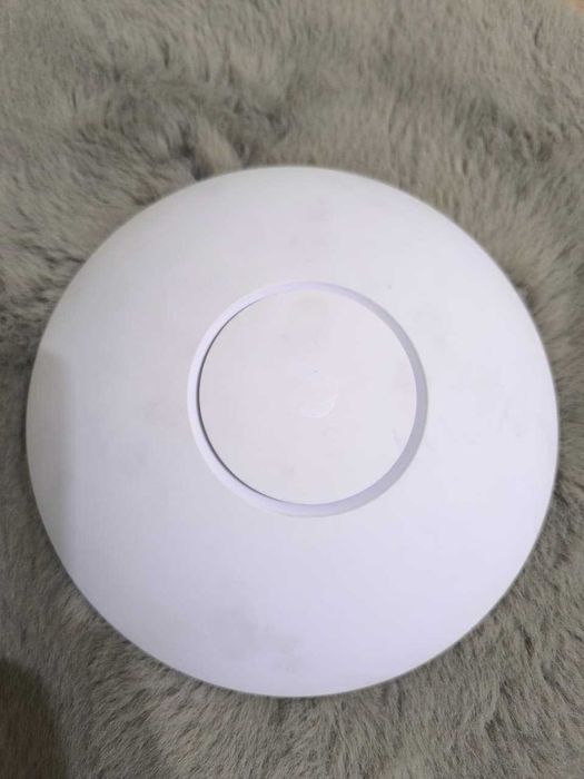 Точка доступа Ubiquiti UniFi