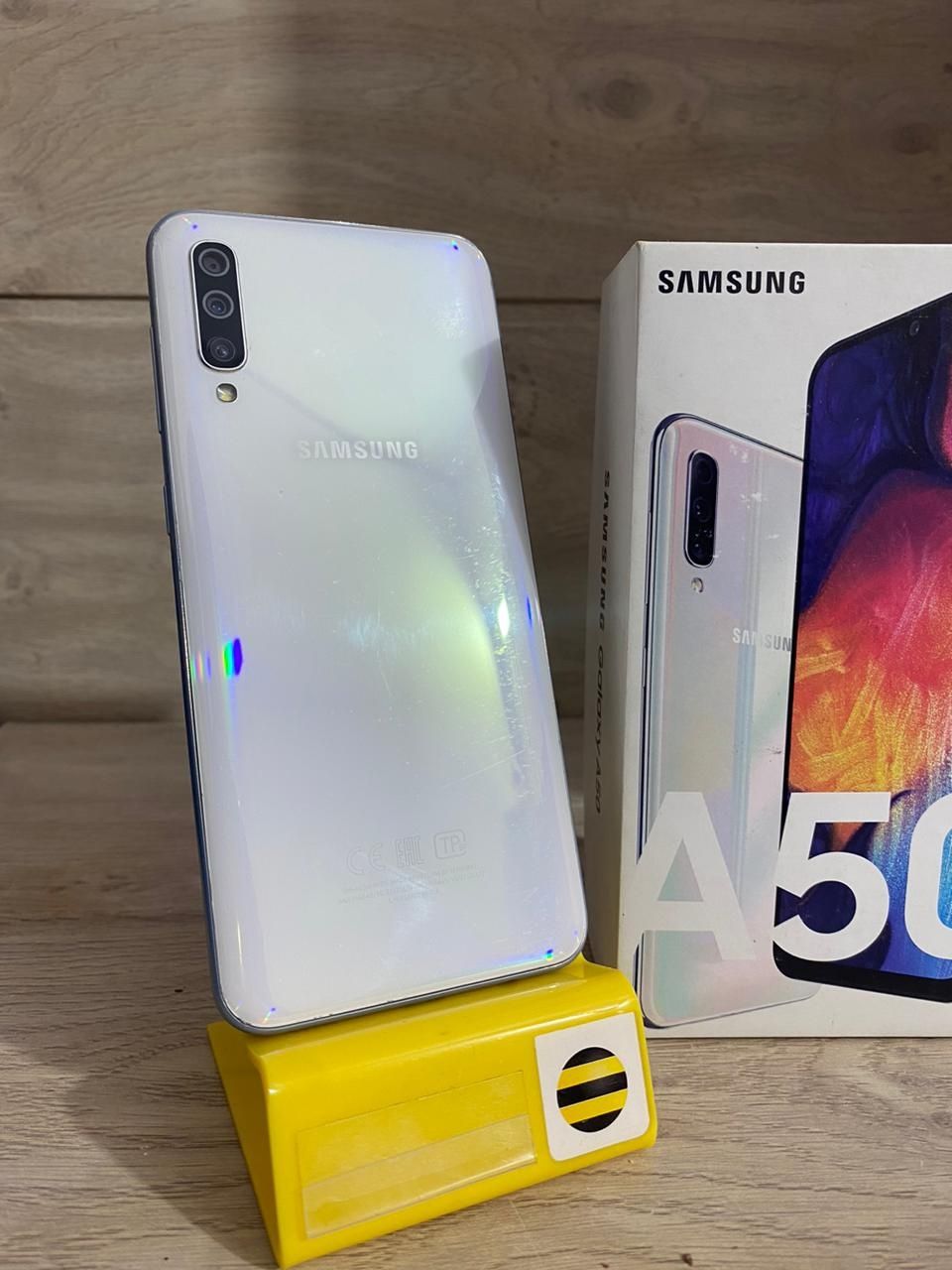 Продам Samsung А50 128г
