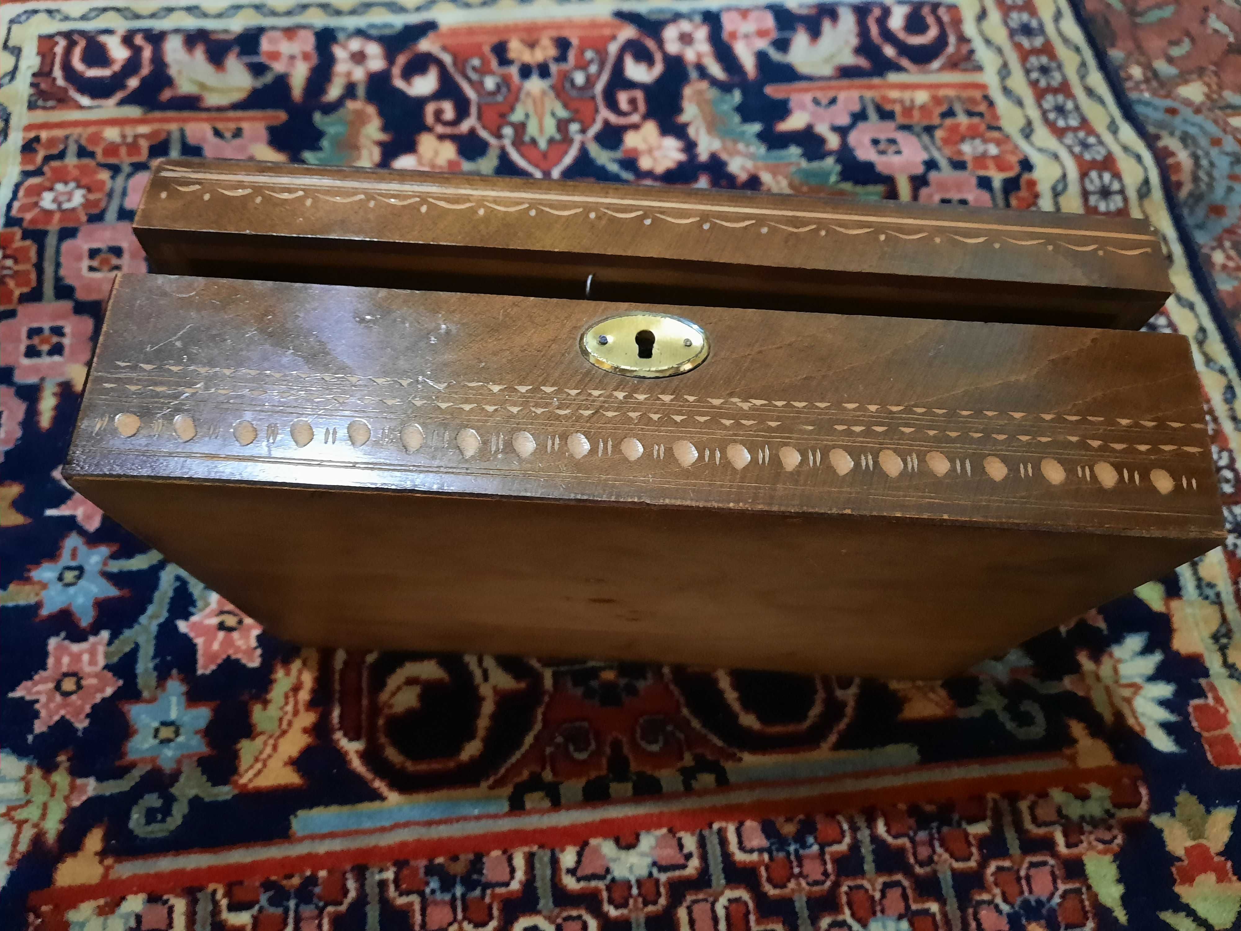 2 cutii de  bijuterii din lemn