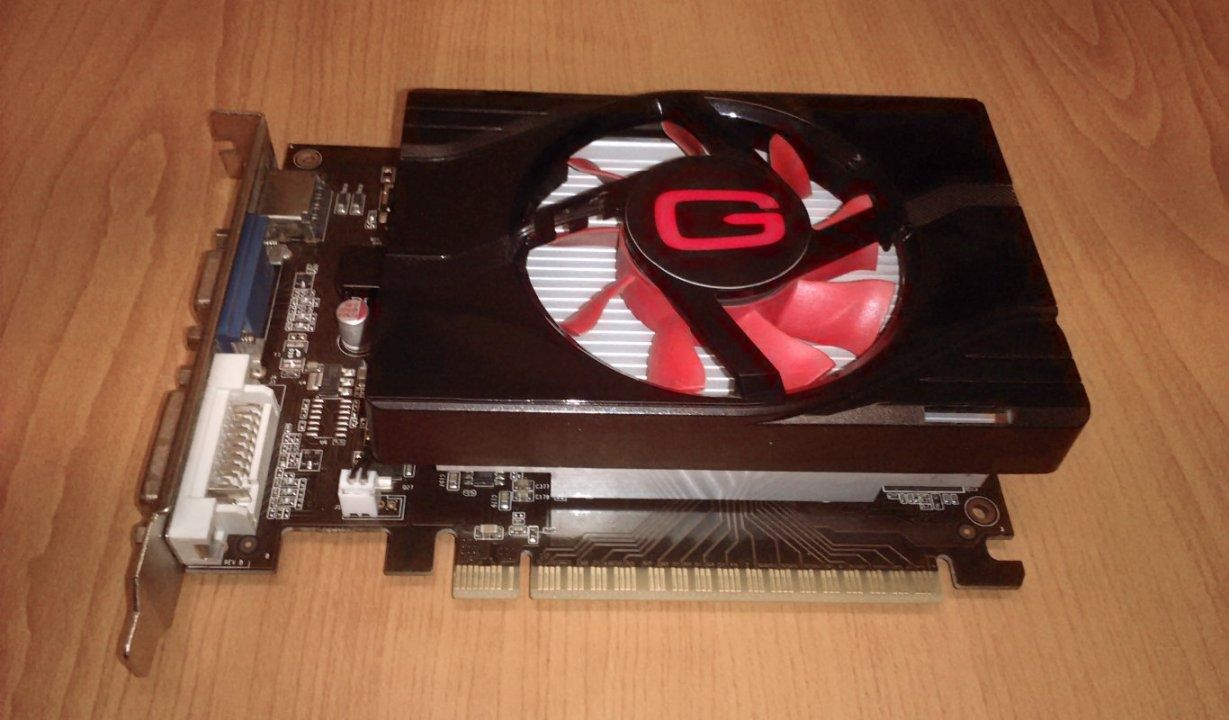 placă video GeForce GT 440