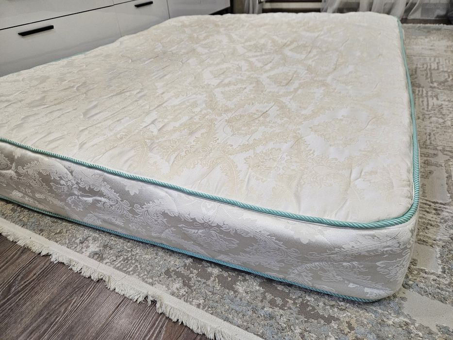 Продам матрас 200х160