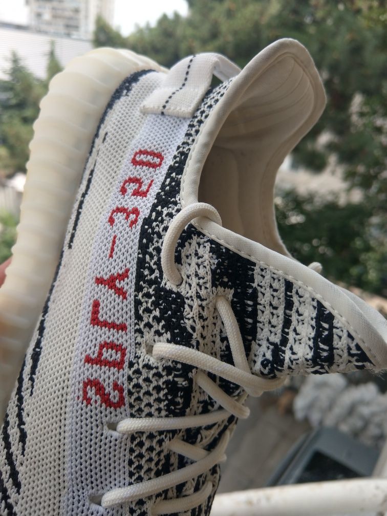 Adidas Yeezy Boost 350 Zebra. 42нм. 26,5см.
