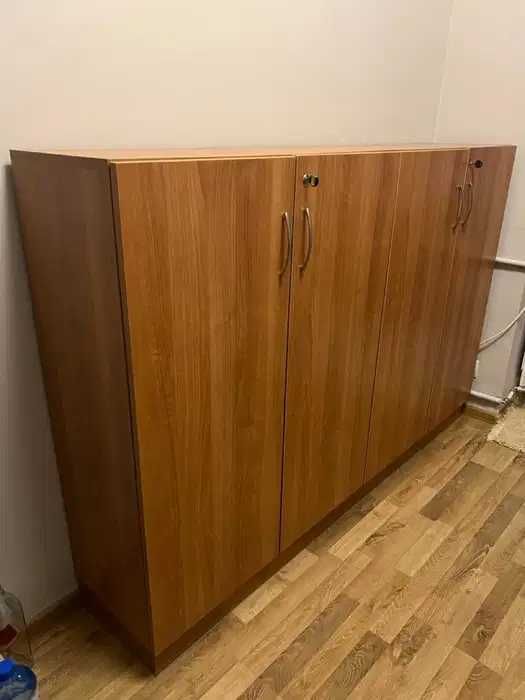 Шкаф с Врати и Заключване – Идеален за Офис или Дом 180/120/35