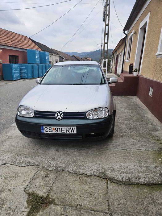 Vând golf 4 motor benzina 1.4 an 2004