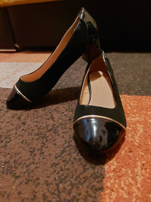 Vand pantofi dama cu toc mic