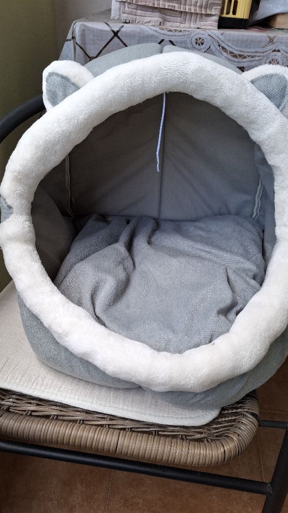 Котешко легло и котешка тоалетна