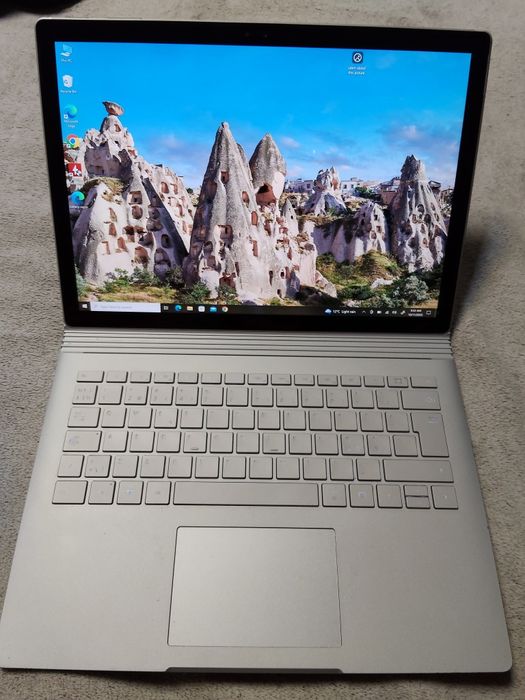 Microsoft Surface Book i5-6300u,8gb RAM ,ssd 128gb