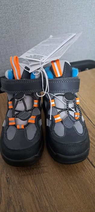 Новые демисезонные ботинки.