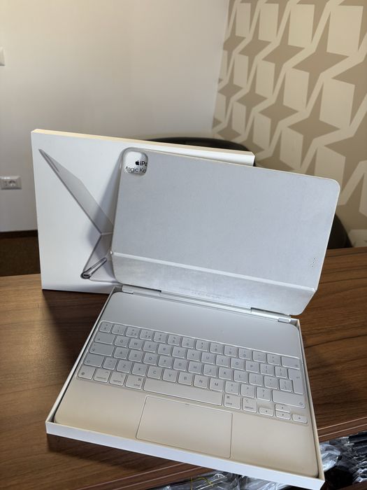 Apple Magic Keyboard / 12.9 inch / White / Foarte bun