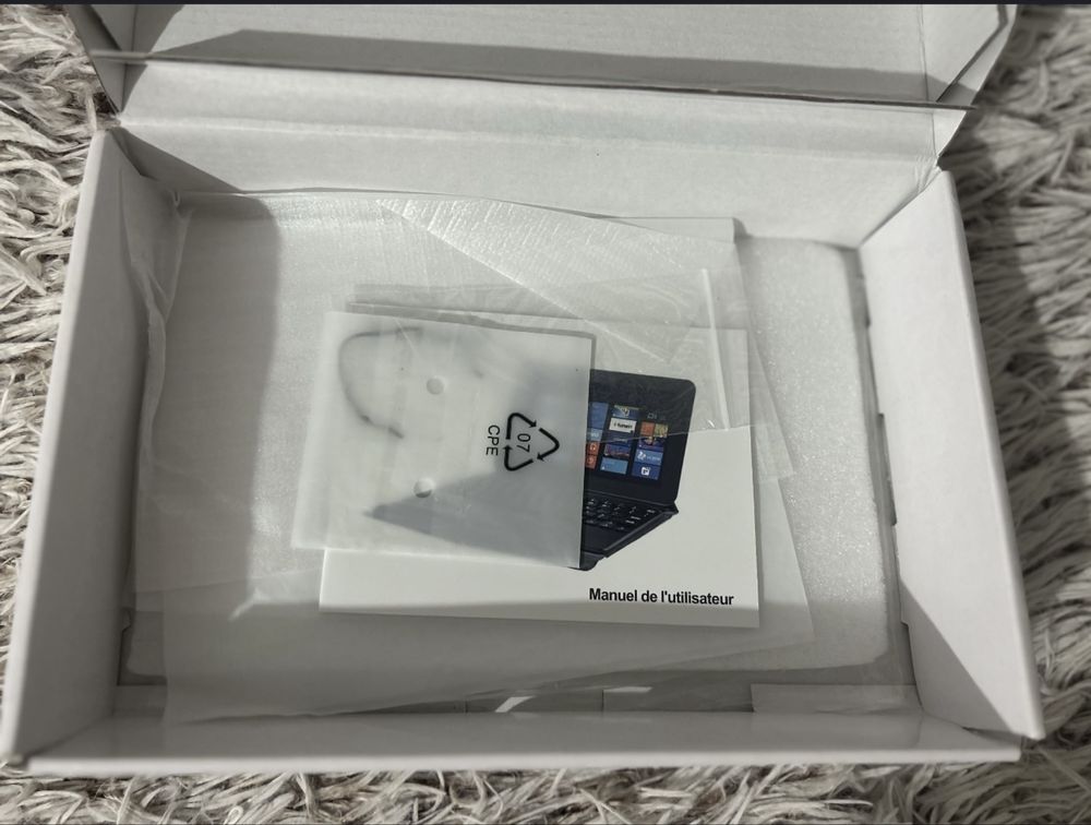 Таблет KLIPAD 2-in-1 с клавиатура и калъф