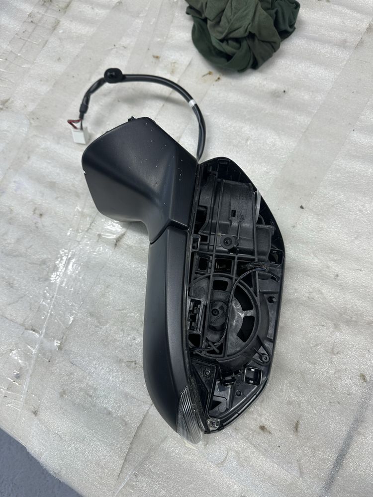 Oglindă stânga toyota yaris cross.cod:87940-0de30.