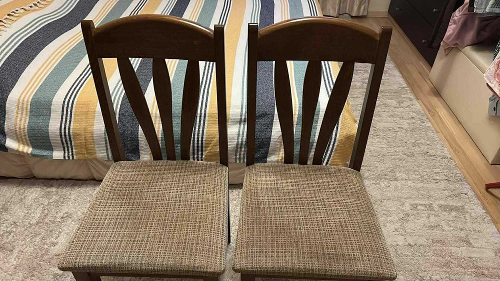 Таборетки и столове чисто нови