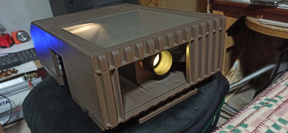 Proiector diapozitive