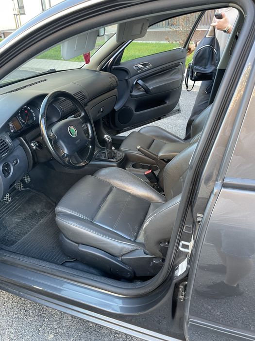 Skoda Superb 2.8 V6 Manual