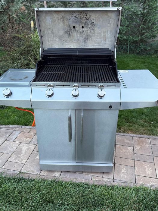 Grătar profesional pe gaz Char-Broil cu husă protecție și covor