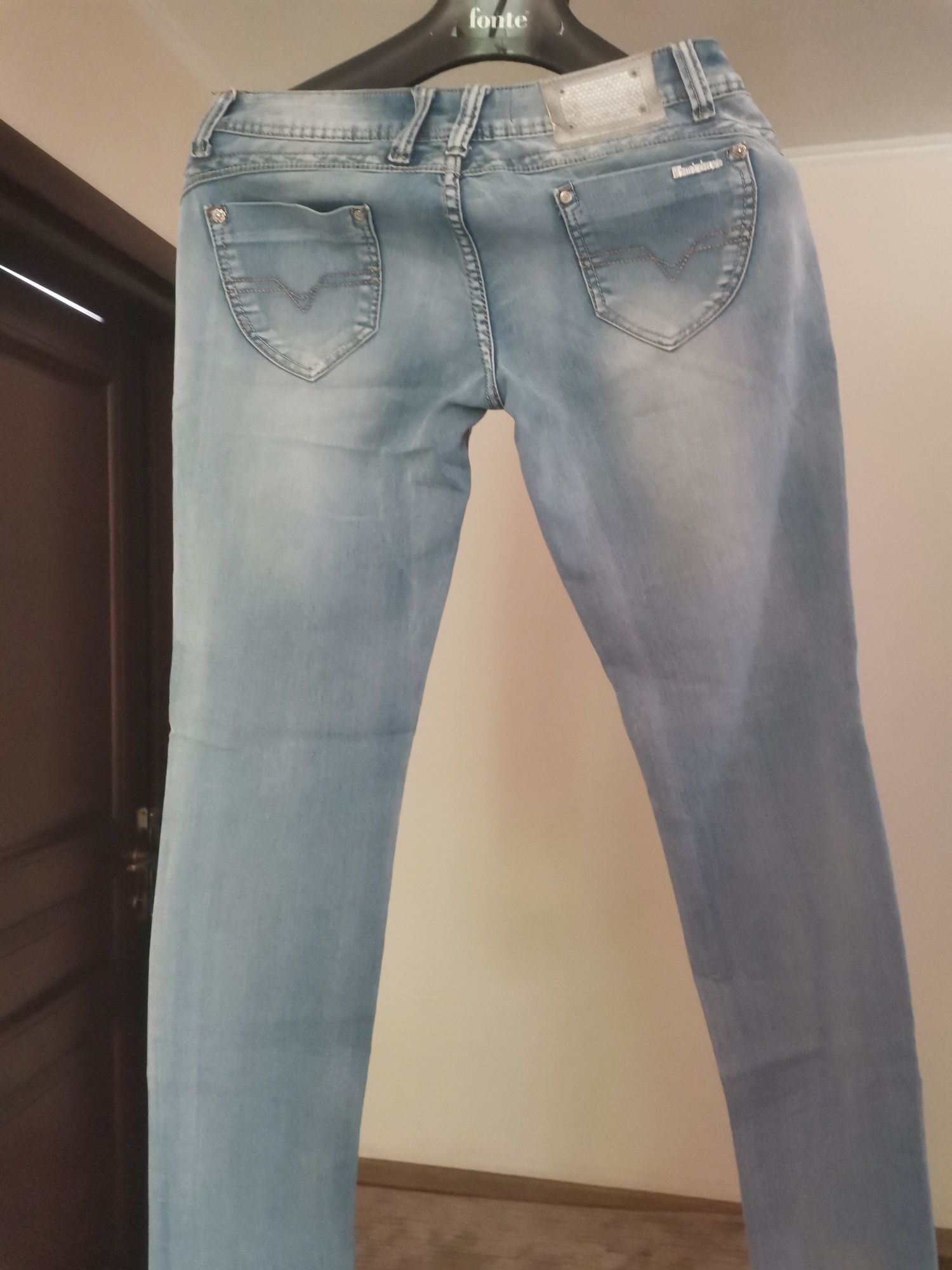 Lot de pantaloni marimea 28-29, pret 70 lei