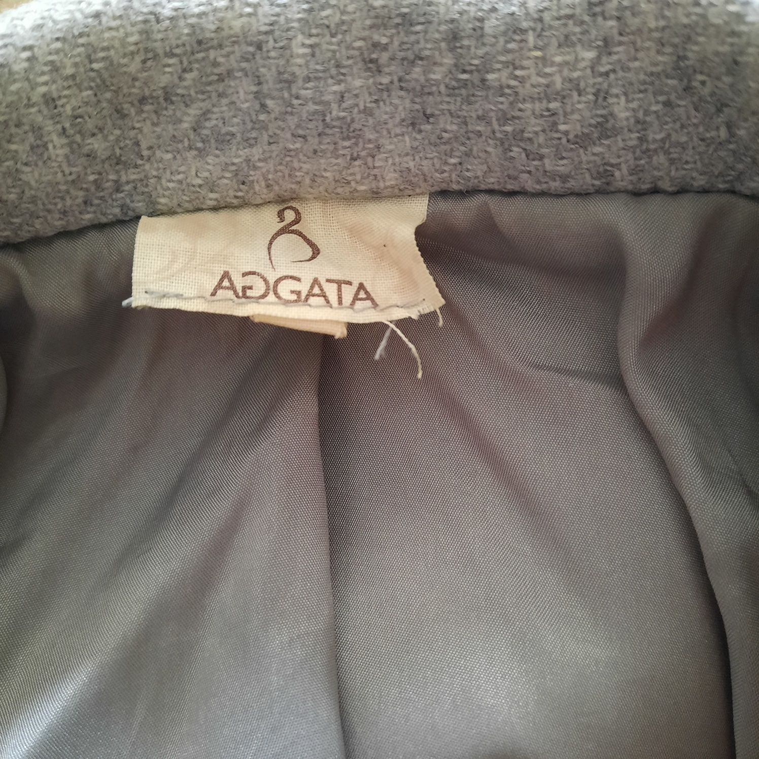 Дамско сиво вълнено палто AGGATA
Дамско сиво палто от вълна AGGATA