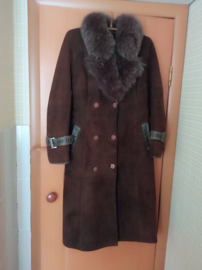 Продам женскую натуральную замшевую дублёнку