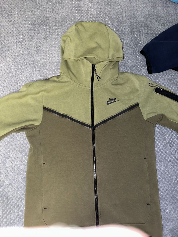 Nike tech fleece alligator S