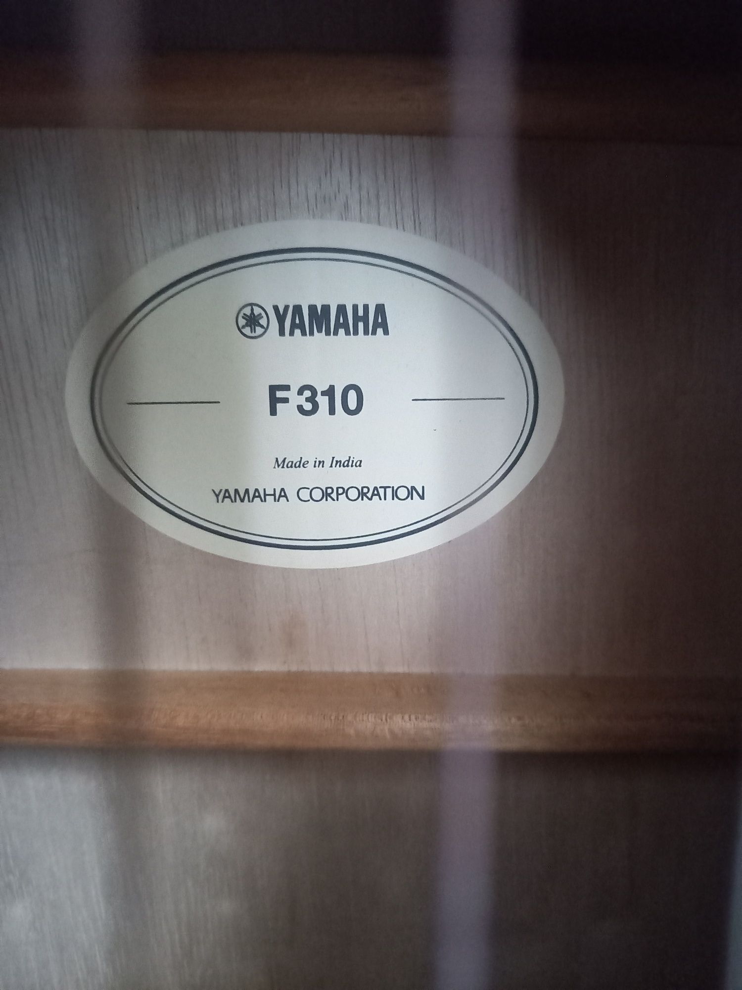 Продаю или обмен на телефон Гитару Yamaha  310 почти новую.