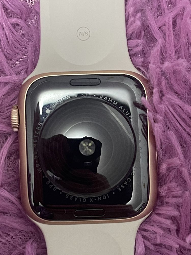 Продам Apple Watch SE 44mm