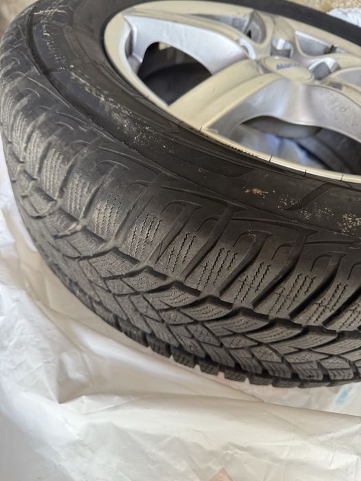 Гуми с джанти 215/60/16. 4 броя ,балансирани