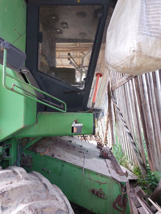 Vând combina john deere 1085