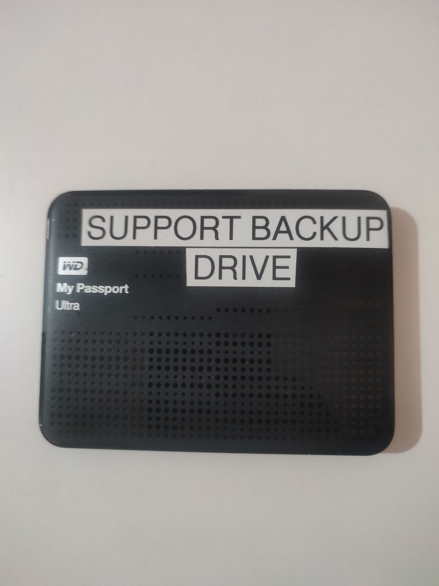 Hdd extern western digital my passport,
capacitate 1 tb,
interfata usb