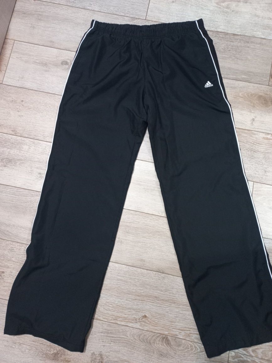 Pantaloni Adidas mărimea M