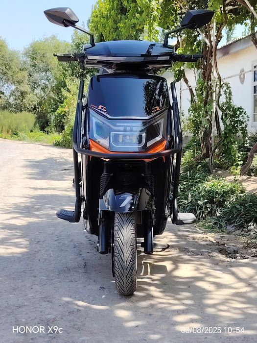 Skuter elektron yangi