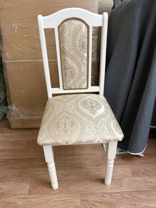 Продам почти новые стулья