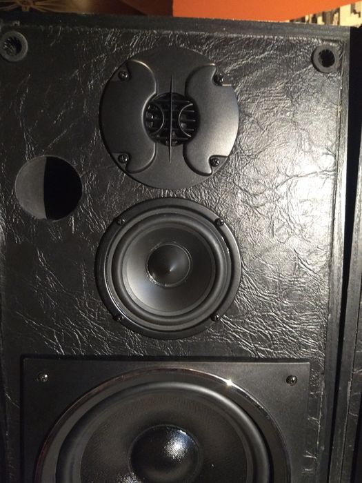 - Boxe 3 căi bass reflex 80 w rms , kevlar  noi .