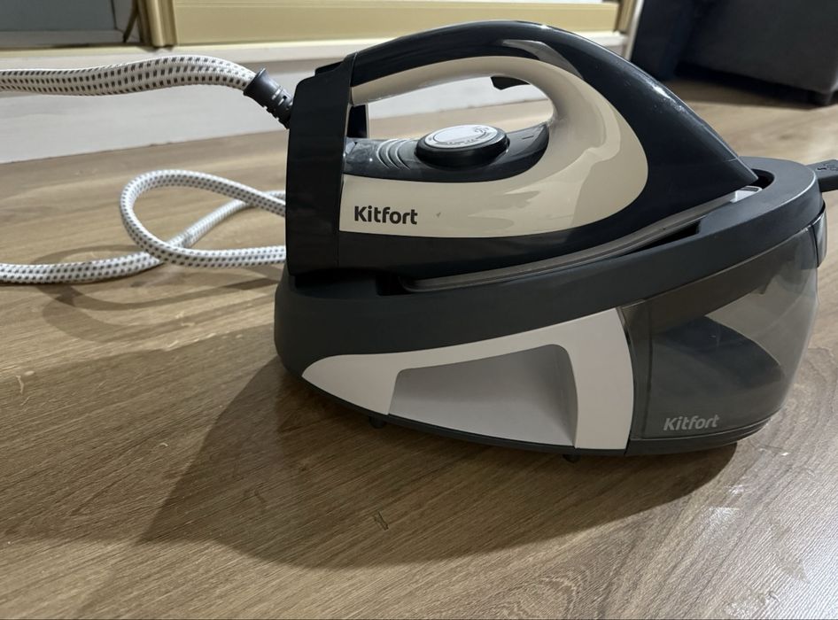 Продам Утюг с парогенератором Kitfort