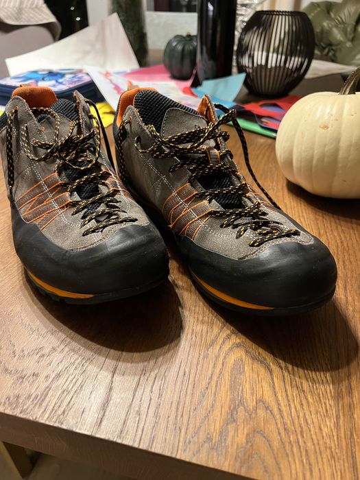 Обувки Scarpa номер 46