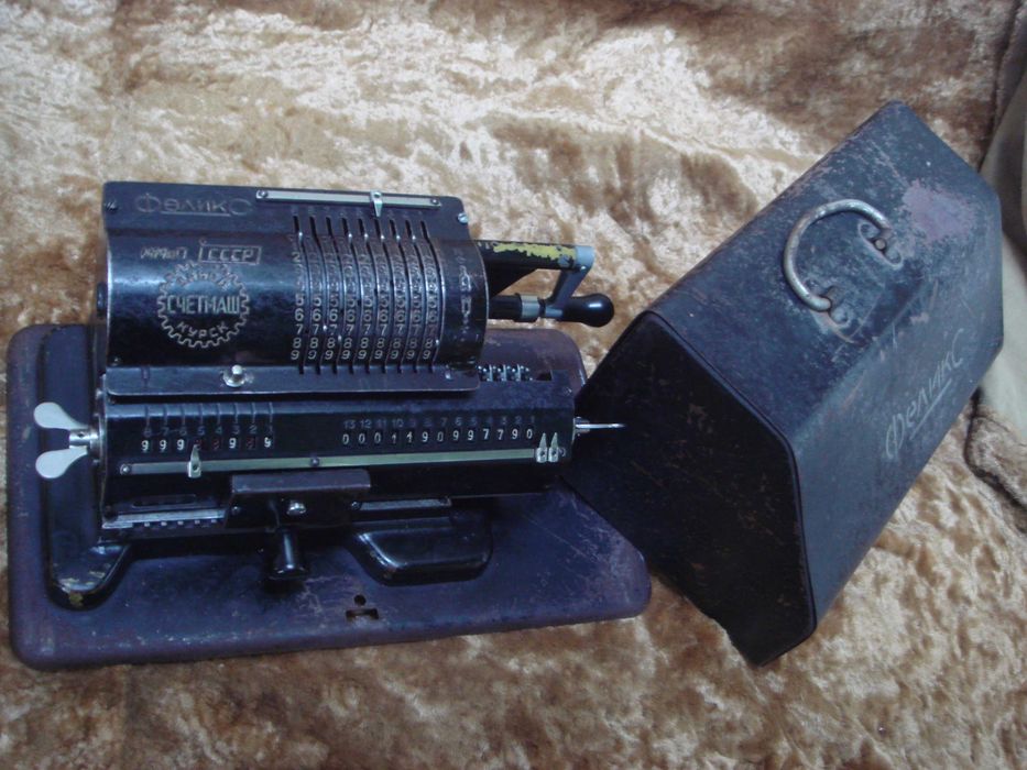 Арифмометр "ФЕЛИКС" счётная машинка 1929 года в чемодане рабочий