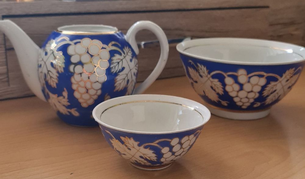 порцеланов сет грозде и злато