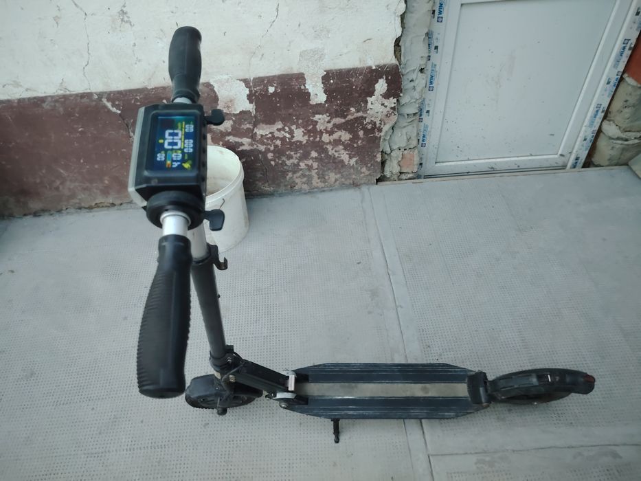 Vând trotinetă electrică