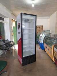 Хладилна витрина за безалкохолни и напитки