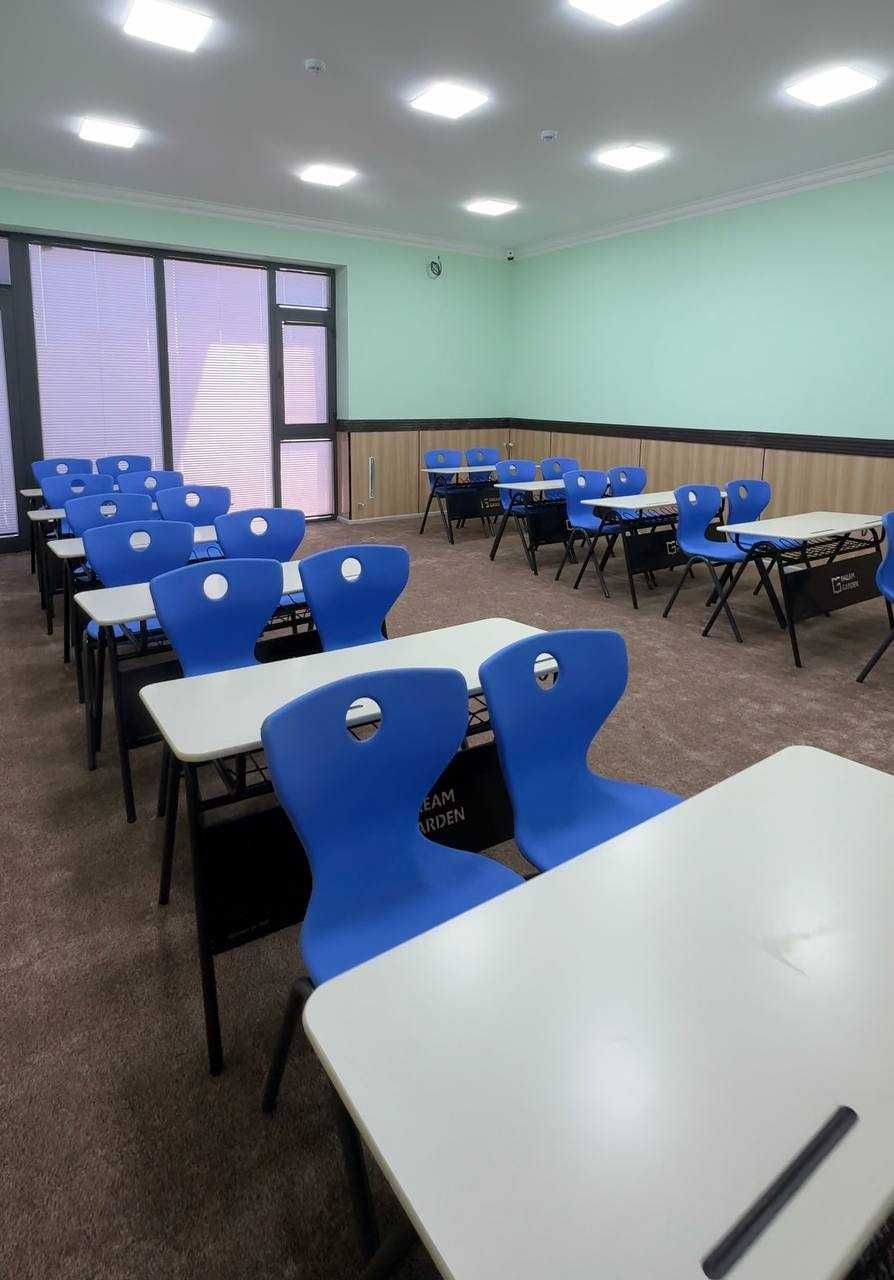 Maktab va o'quv markazlar uchun moslashtirilgan parta stullar.