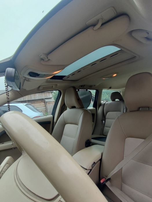 Vând Volvo  V 70