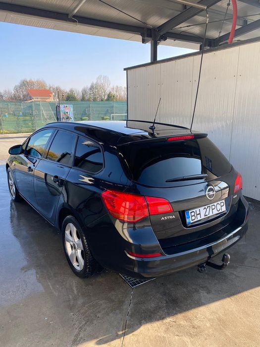 Vând Opel astra J