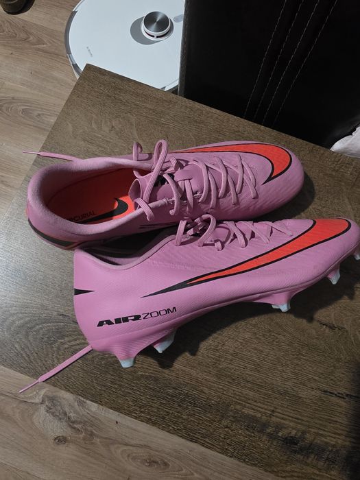Чисто нови Nike Mercurial
