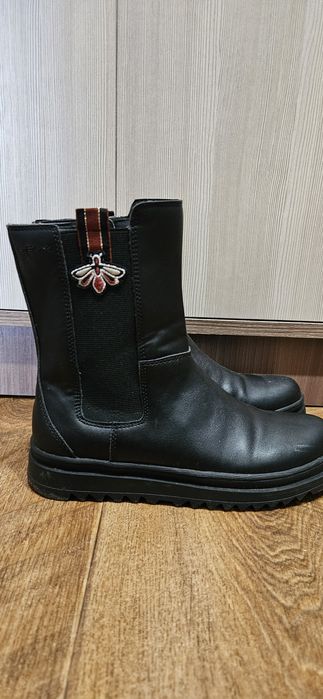 Продам детские  демисезонные ботинки GEOX