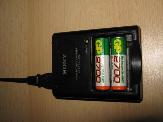 SONY NI-MH Battery Charger AA or AAA model BC-CS2B