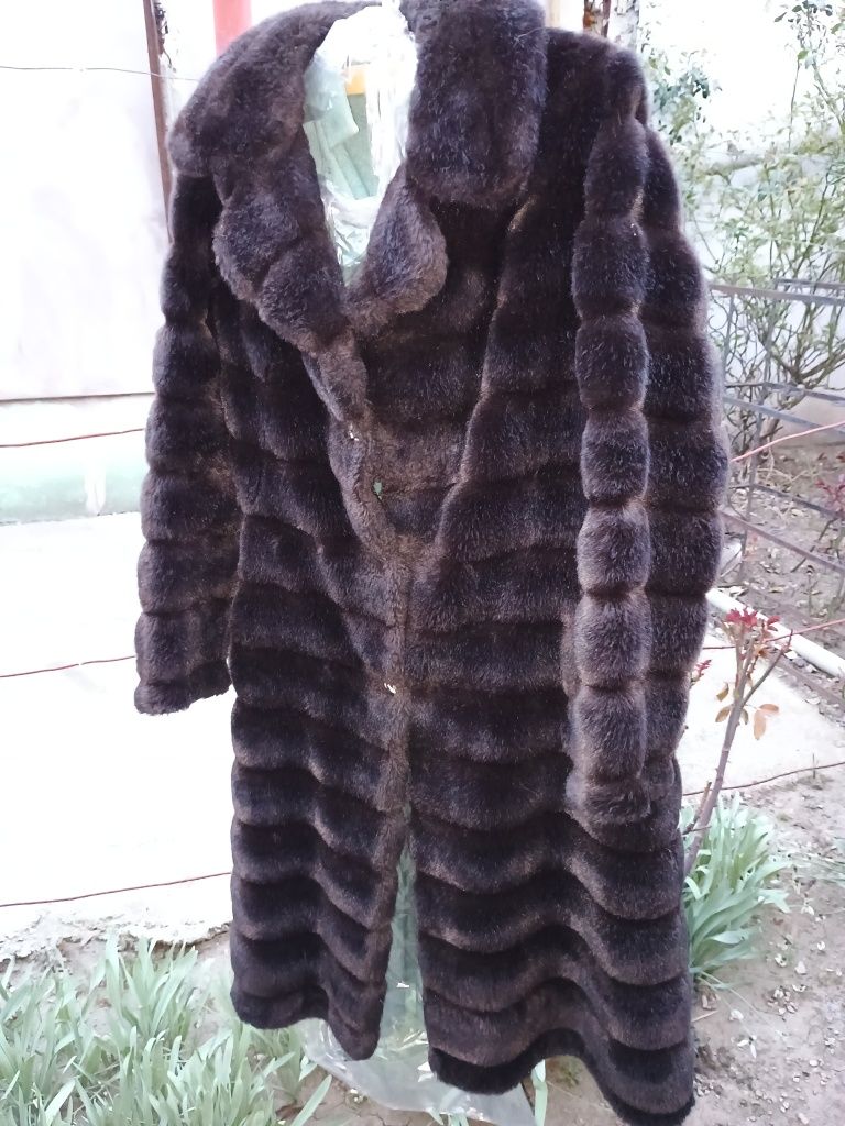 Vand haina de blana de nurca, folosita,pret 2000 lei. Alte blanuri etc