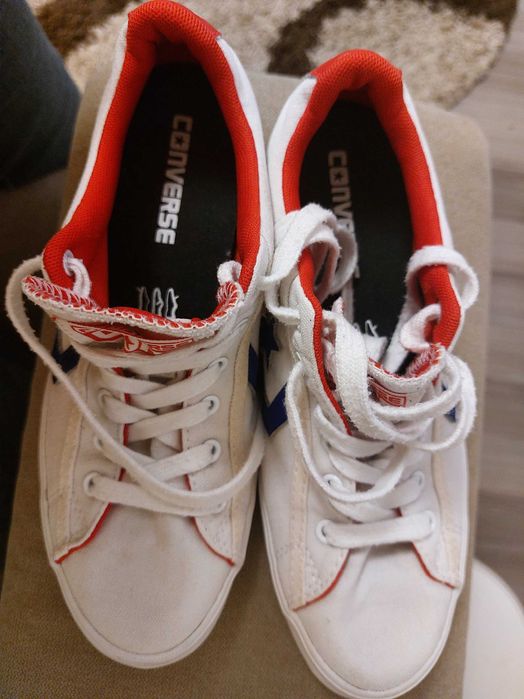 Conversi albi cu rosu