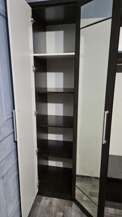 Срочно продается шифоньер