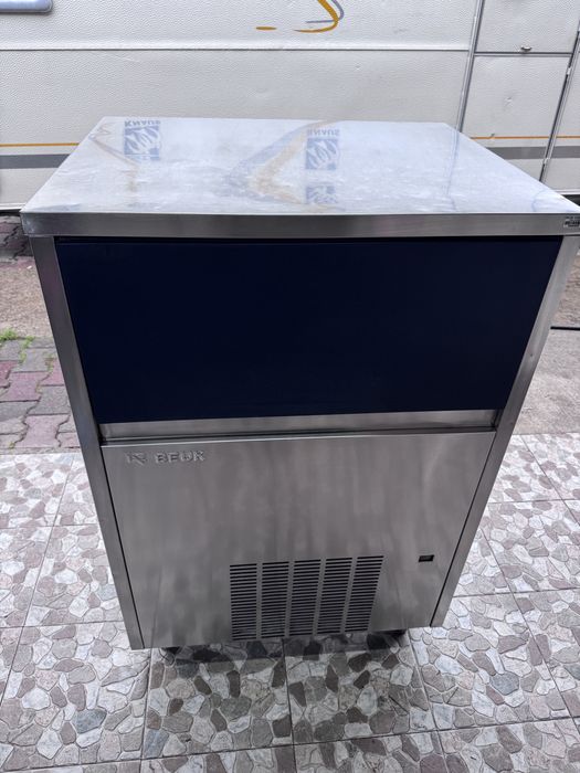 Masina cuburi de  gheata  clare 90 kg pe zi