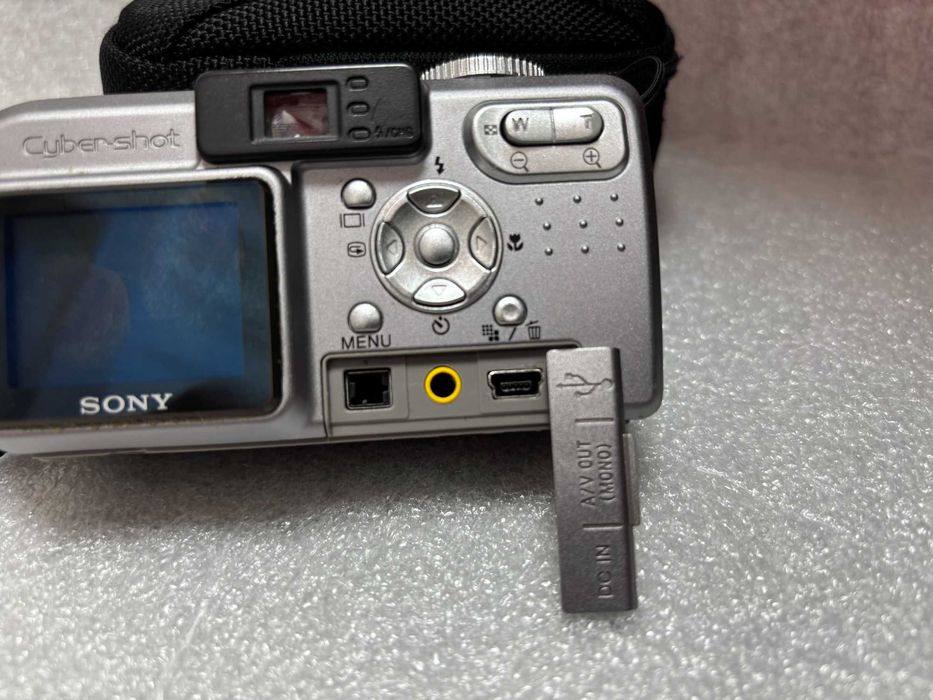 Перфектен! Като нов! Цифров Фотоапарат Sony Cyber-shot DSC-P10