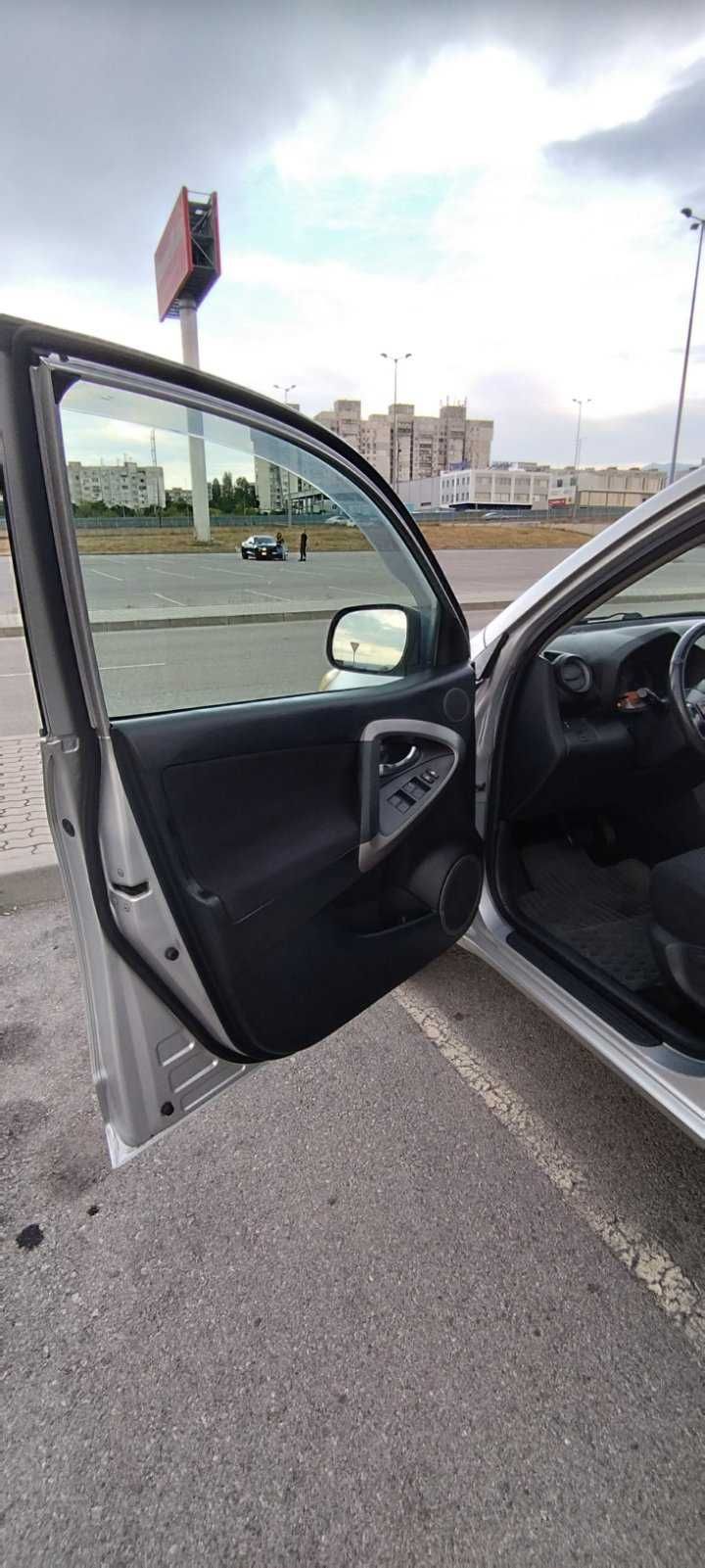 TOYOTA RAV4 III, 2. 0 Petrol 5D AUT Executive от 2006-та